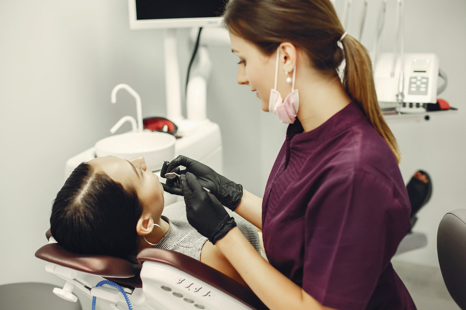 Учиться на стоматолога после 11. Увеличение для стоматологов. Cosmetic Dentistry Maryland. Dentist in Tijuana. Как профессионально фотографировать лечение зубов.